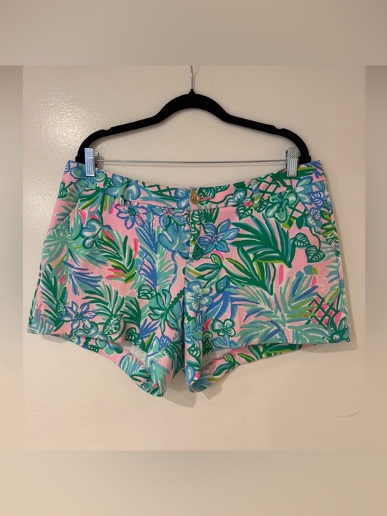 Lilly Pulitzer Pants - Lilly Pulitzer Leafy Print Shorts with Gold Button Size 14
